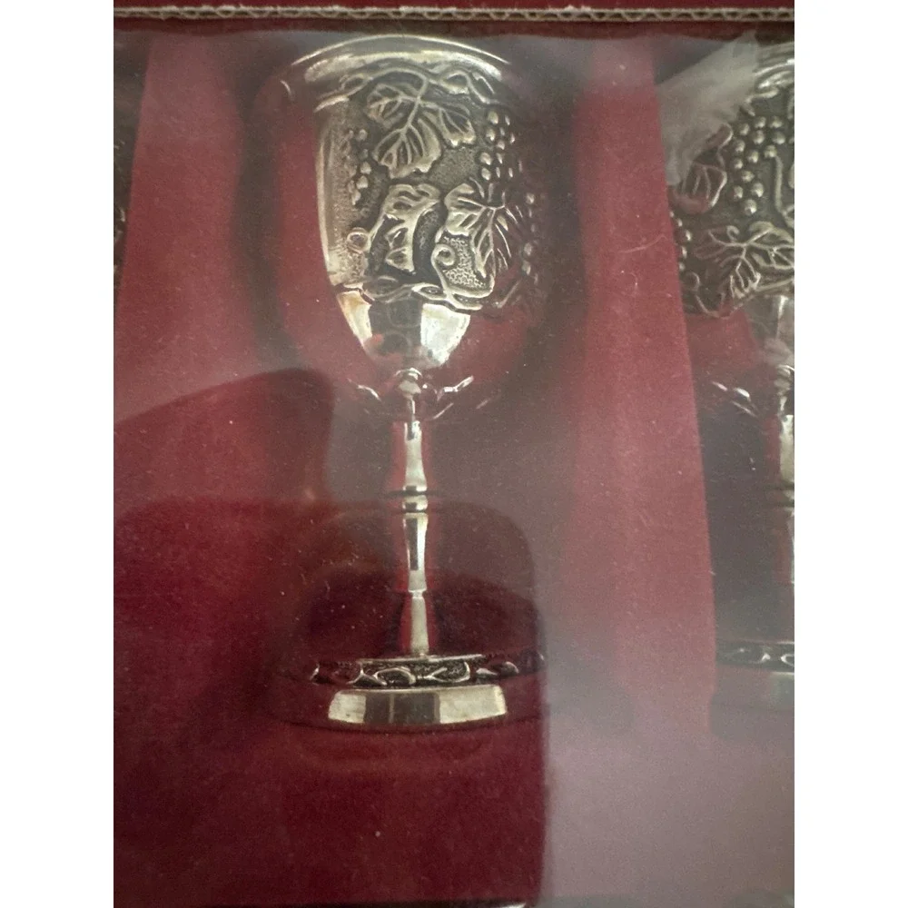 Elegance Silver 85133 Grape Vine Embossed 6
